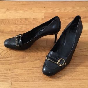 GUCCI black leather pump brass horse bit new heels